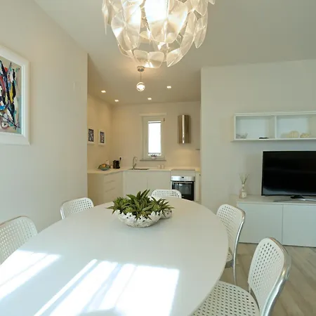 Апартаменти Luxury Apartament Con Garage Vista Mare Per 6 Persone