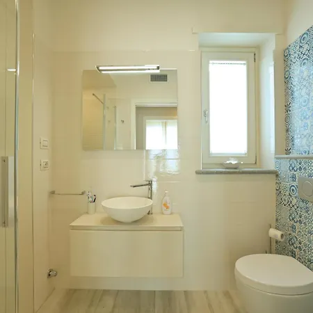 Luxury Apartament Con Garage Vista Mare Per 6 Persone * Алассіо