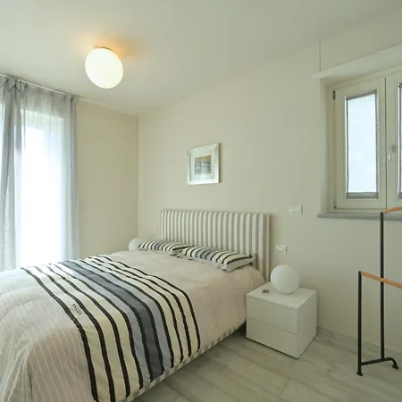 Luxury Apartament Con Garage Vista Mare Per 6 Persone Алассіо