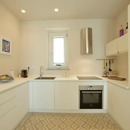 Luxury Apartament Con Garage Vista Mare Per 6 Persone * Алассіо